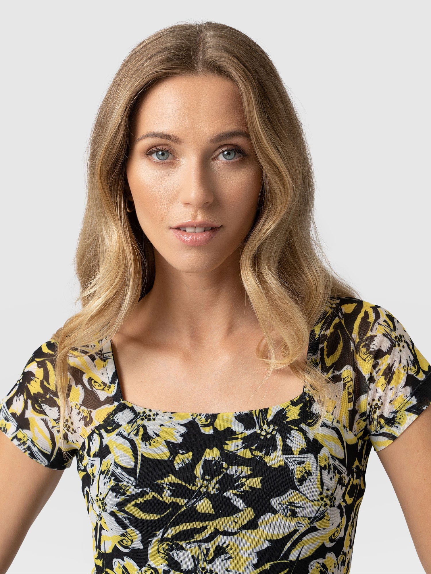 Marlene Mesh Short Sleeve Tee Jardin Stencil - Women's Tops | Saint + Sofia® EU